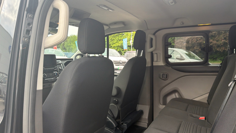 Ford Transit Custom 300 L2 Diesel Fwd 2.0 EcoBlue 130ps Low Roof D/Cab Limited Van
